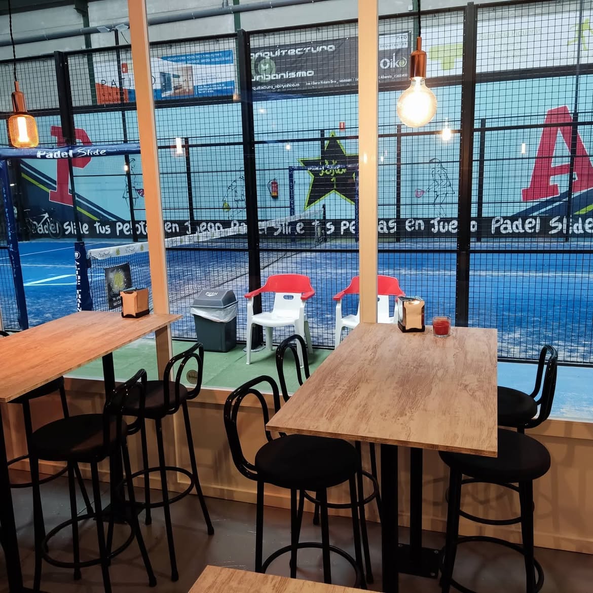 Zona del bar de Padel Slide, fotografía 3